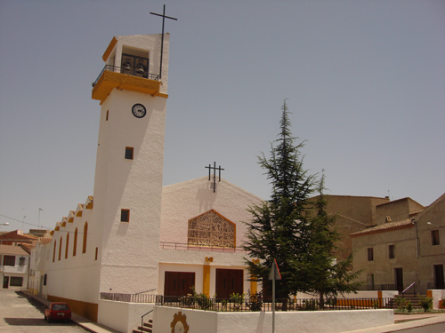 iglesia de cuevas del campo